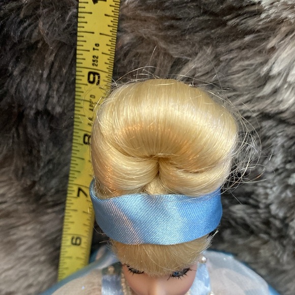 Porcelain Princess Cinderella - Picture 8 of 16